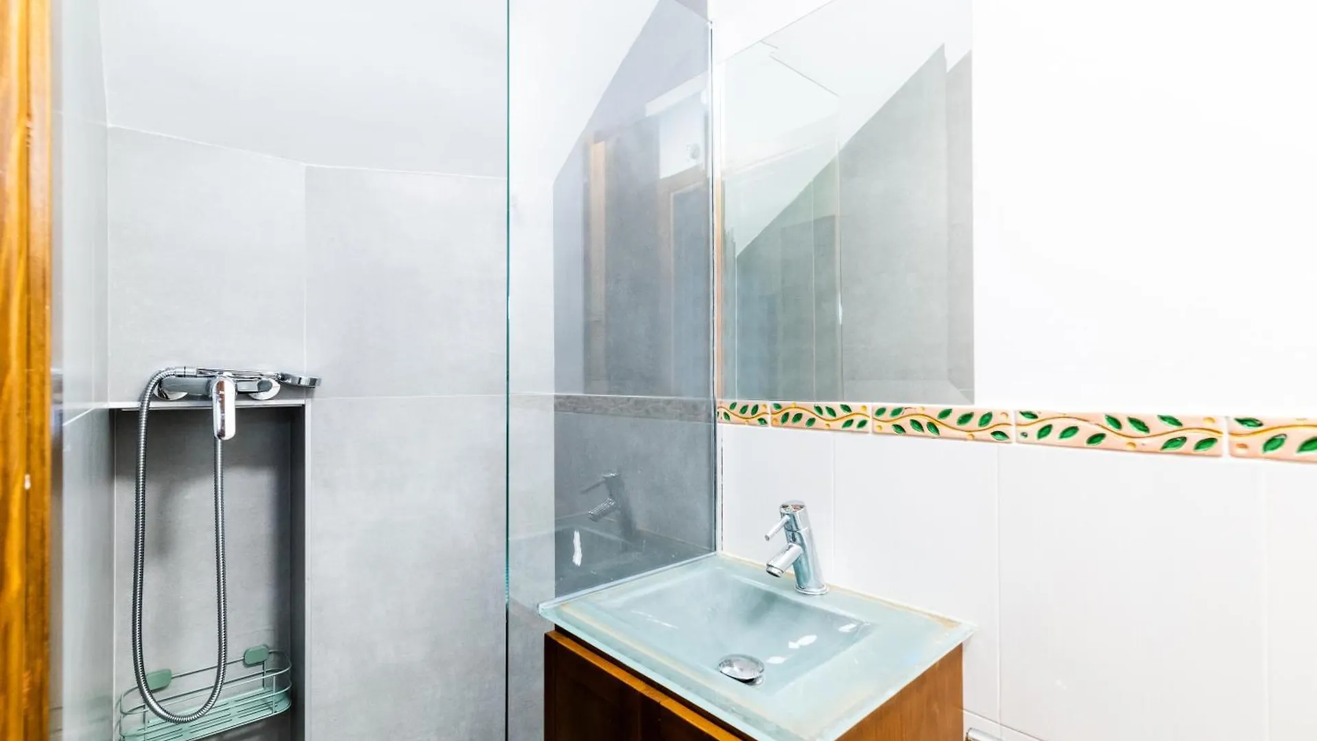 Comfort Breather - El Laurel Granada Apartment