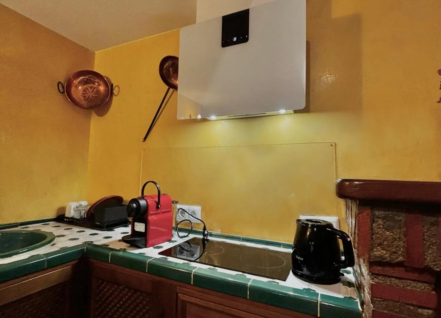 Comfort Breather - El Laurel Granada Apartment