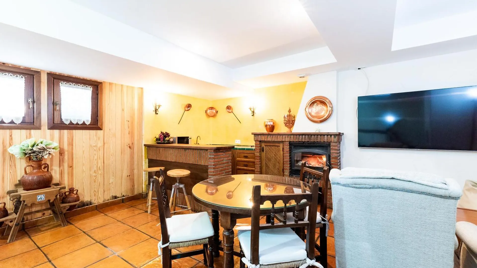 Comfort Breather - El Laurel Granada Apartment